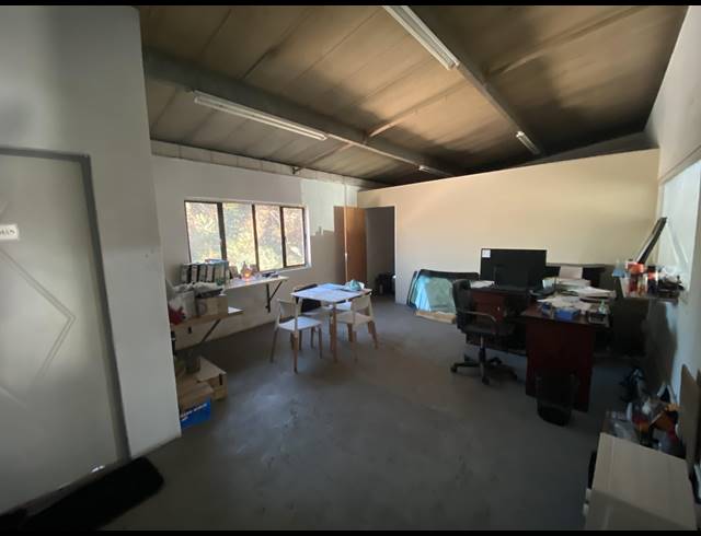 221M² WAREHOUSE TO LET IN GLEN ANIL